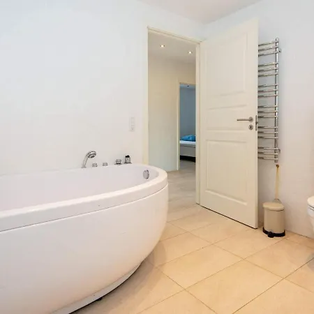 8 Person In Harbo Re Hotel 4*