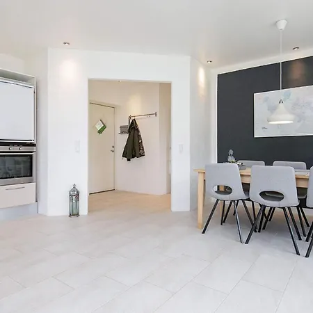 8 Person In Harbo Re Harboør