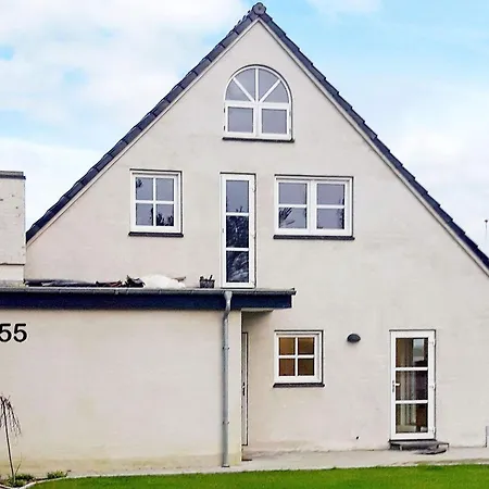 8 Person In Harbo Re Harboør