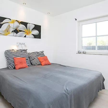 Hotel 8 Person In Harbo Re 4*