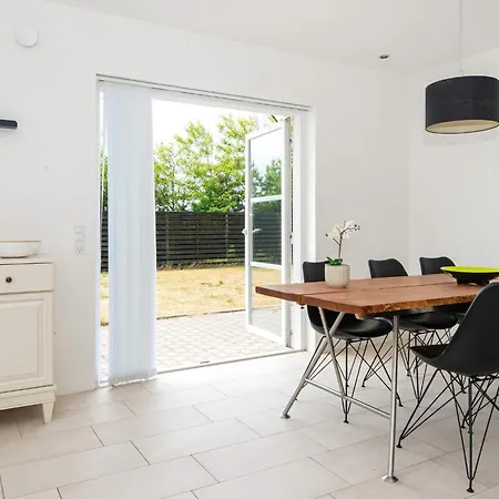 Hotel 8 Person In Harbo Re 4*